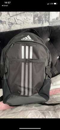 czarny plecak adidas