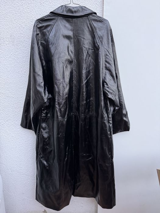 Casaco comprido / gabardine vinil preto