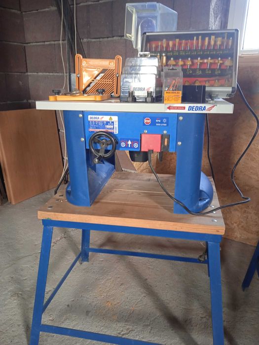 Frezarka stołowa dolnowrzecionowa