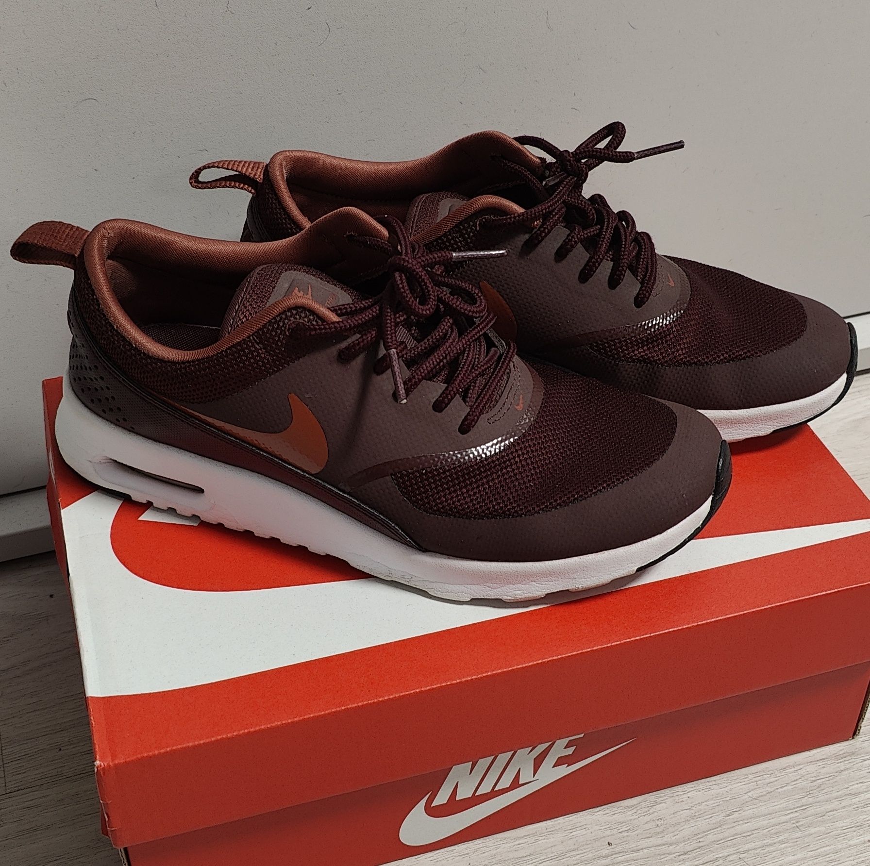 Кросівки Nike Air Max Thea