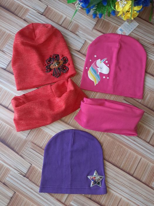 Нова шапка і хомут для дівчинки