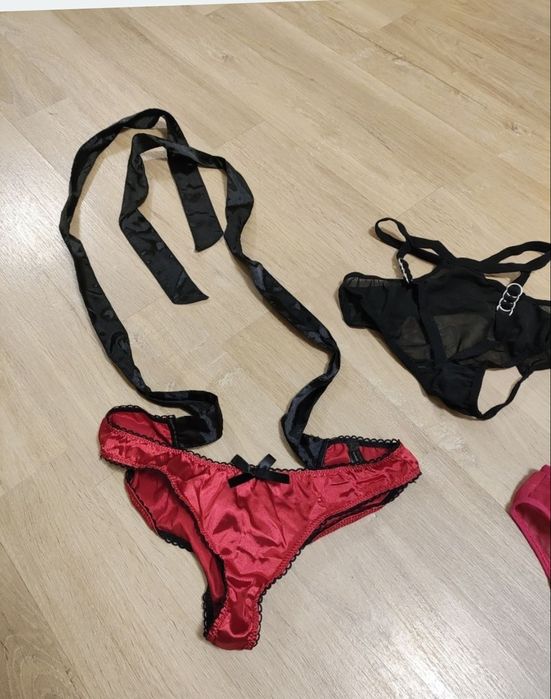 Красные трусики с открытым доступом Ann Summers