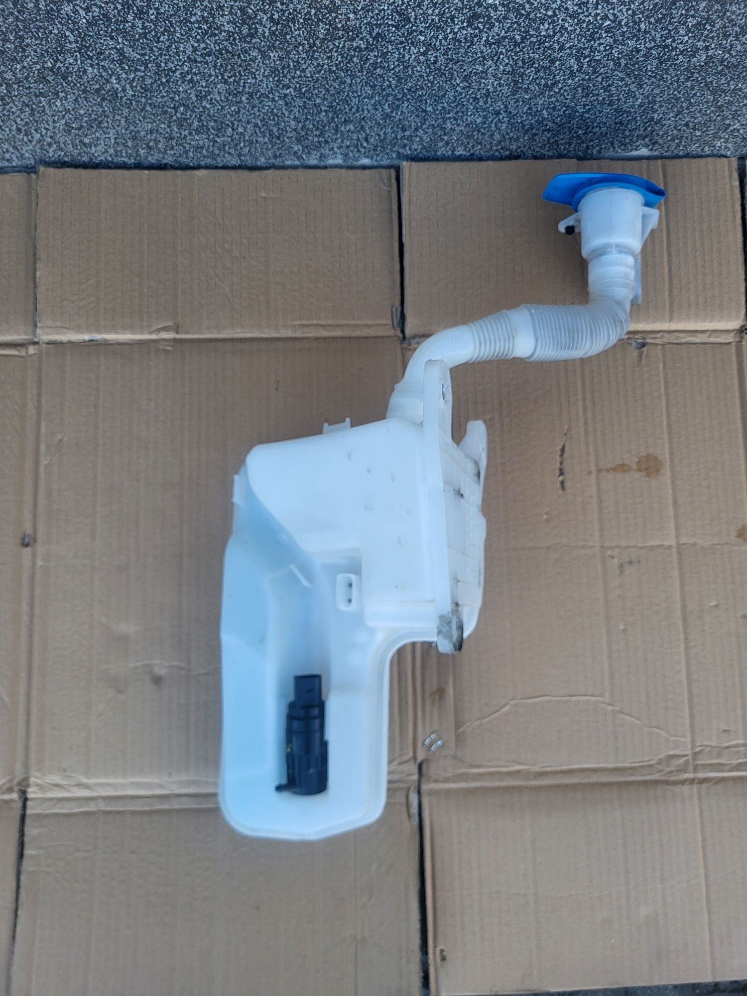 zbiorniczek sprskiwaczy octavia III a3 8v