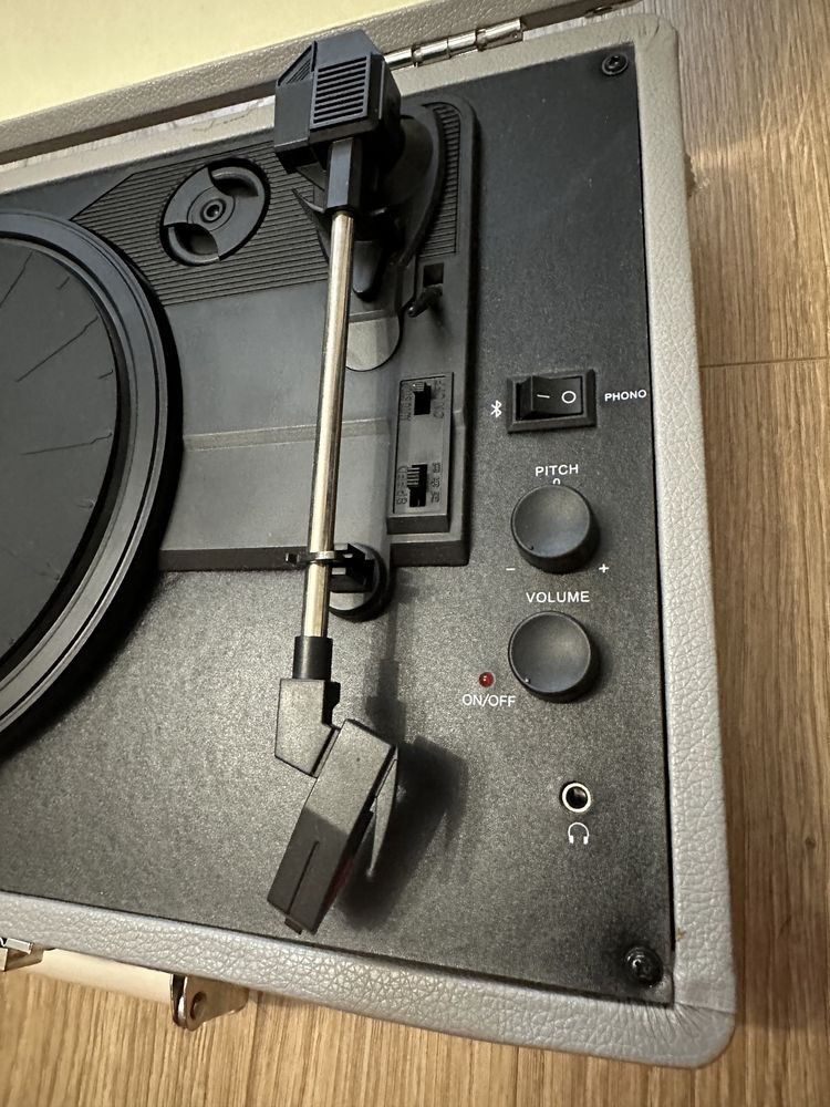 Przenośny gramofon Crosley w walizce