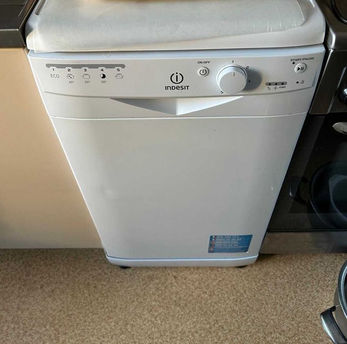 Zmywarka wolnostojąca.