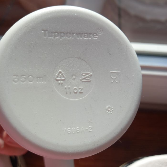 Tupperware kubek ze szczelną pokrywką 350 ml