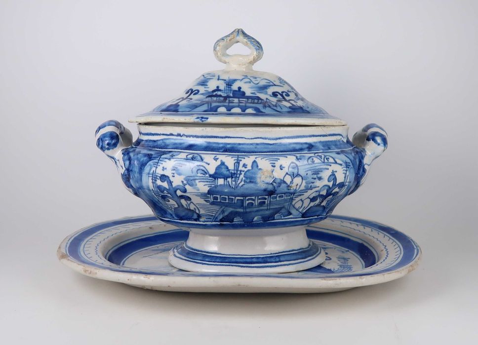 Terrina com travessa em faiança de Miragaia Séc. XIX