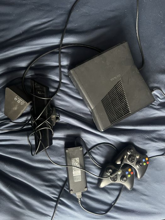 Xbox 360 + kineckt + 2 pady