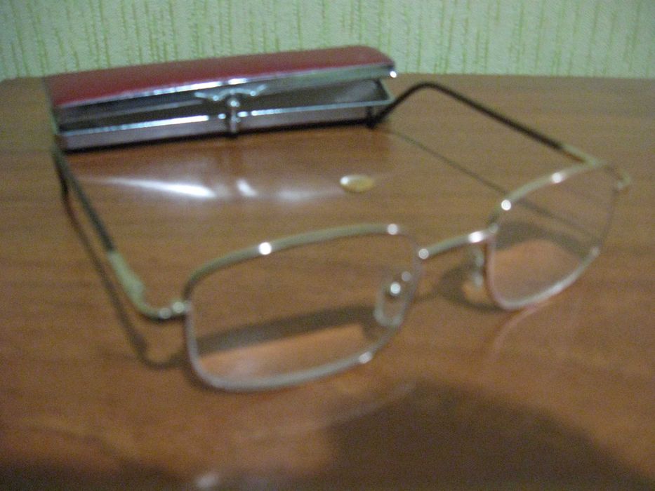 Окуляри з діоптрією +2,5   +3,0   +7,5