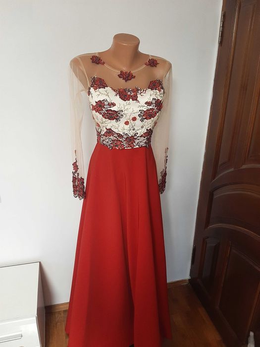 Платье вечернее нарядное