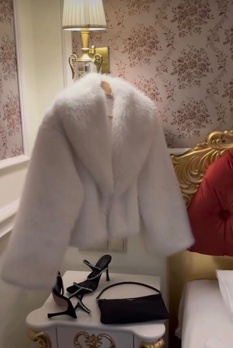 Нова шуба з еко-хутра