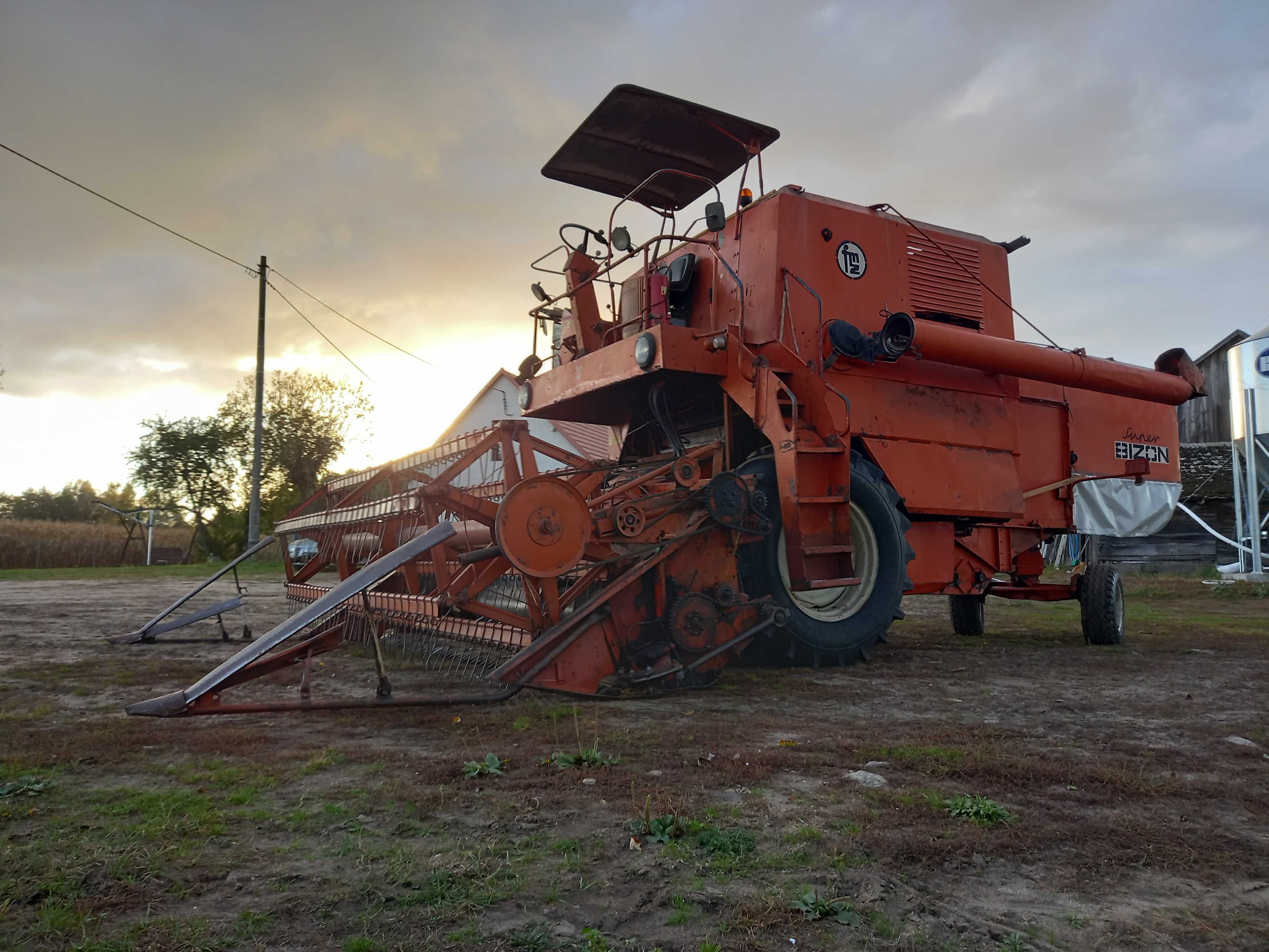 Kombajn zbożowy Bizon Z056