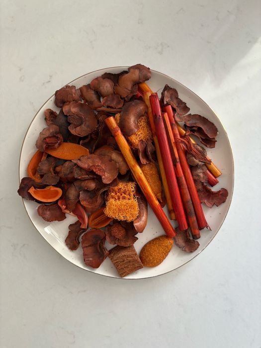 Suszone kwiaty zapachowe – Róża, cynamon, szyszki, potpourri