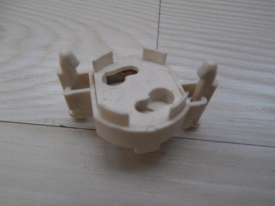 11 Fluorescent Lamp Starters + 10 Holders.64172215846147120