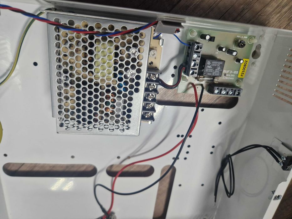 Zasilacz buforowy impulsowy - natynkowy  Model-ZBF-12V-4A-17AH