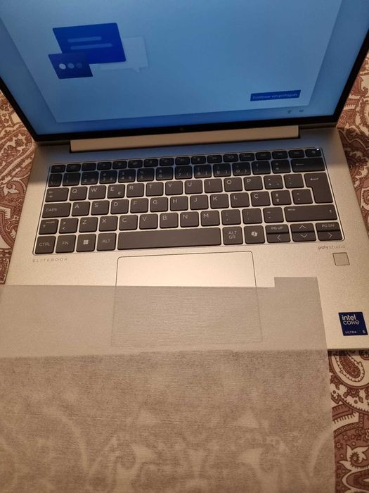 HP EliteBook Ultra 5 640 G11 com Poly Studio – NOVO