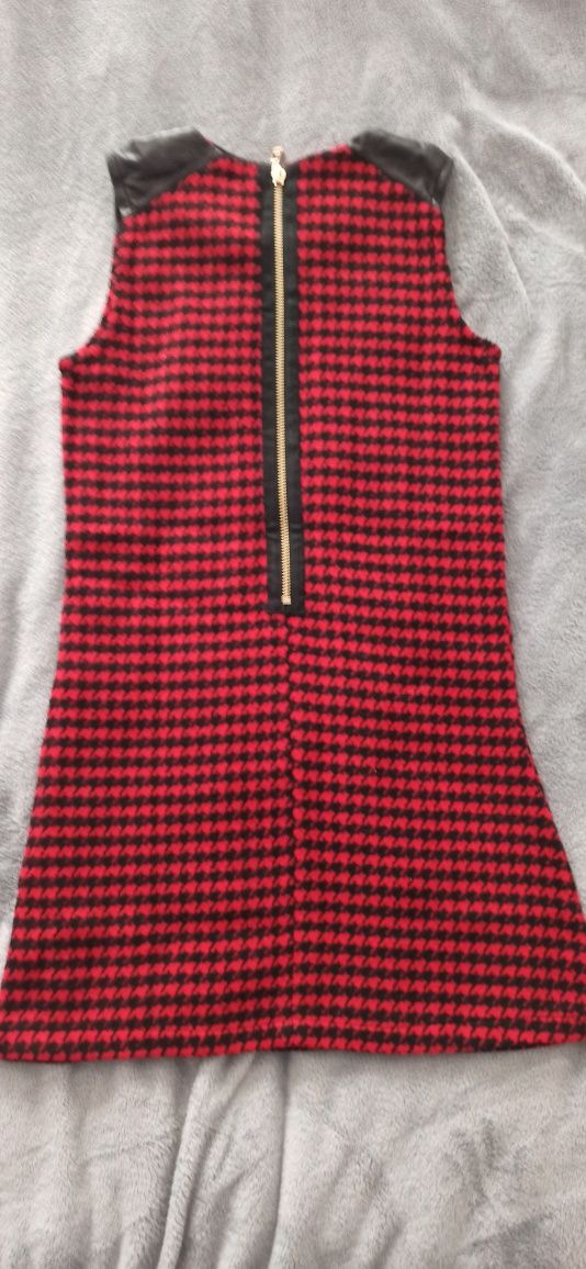 Sukienka czerwona kratka 140/146