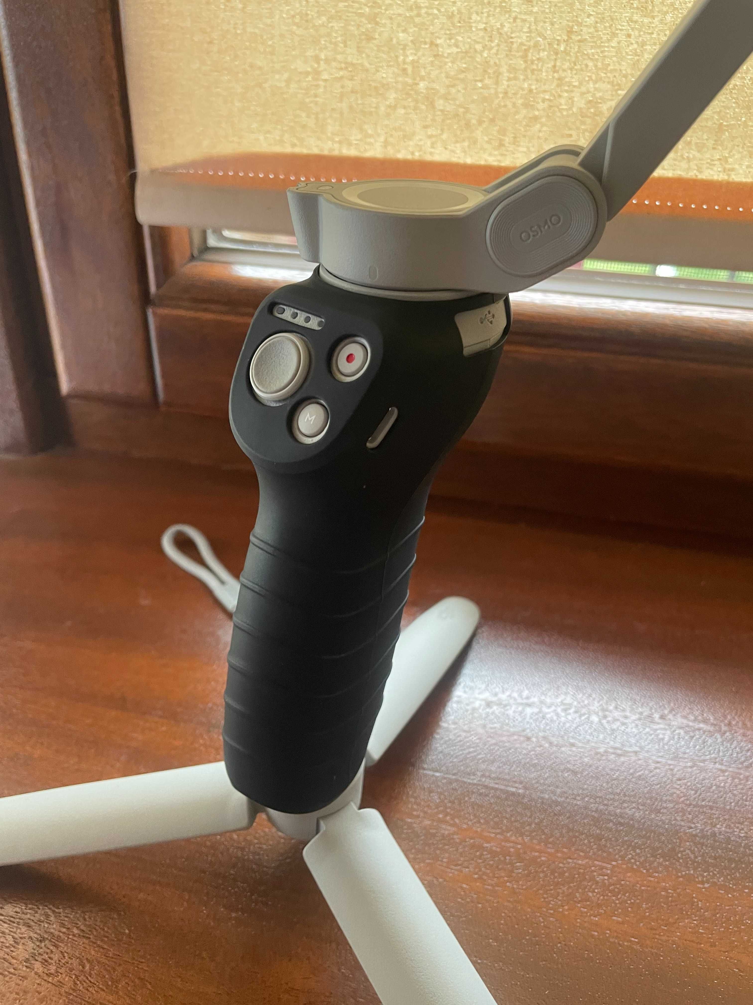 Gimbal do smartfona DJI Osmo Mobile 4 (OM 4) + dodatkowe akcesoria