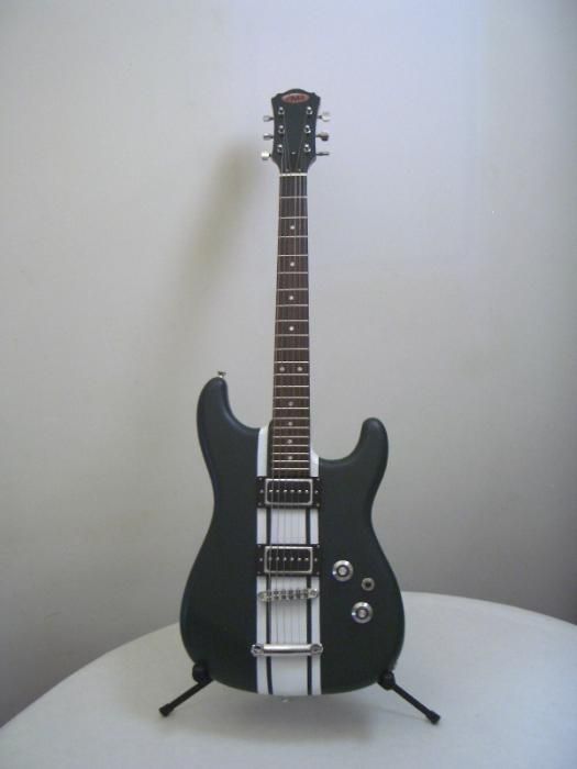 Guitarra nova, JMS modelo único, British racing green