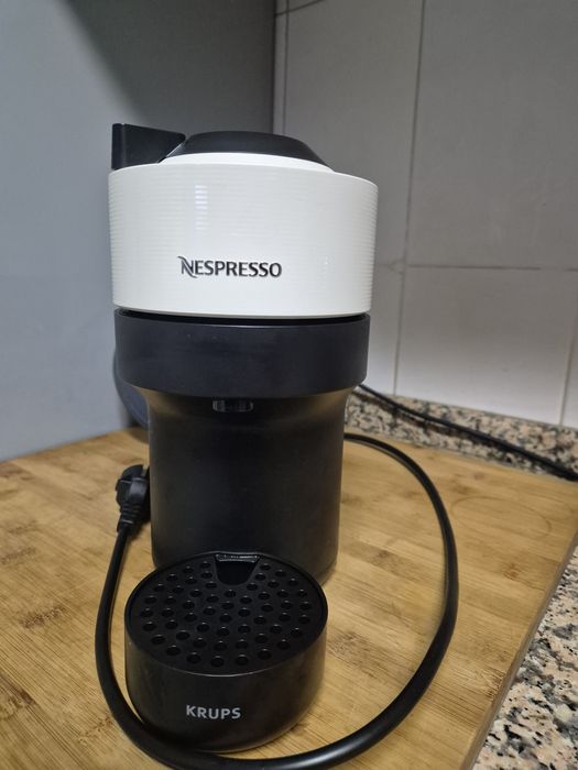 Máquina de café Nespresso vertuo branca