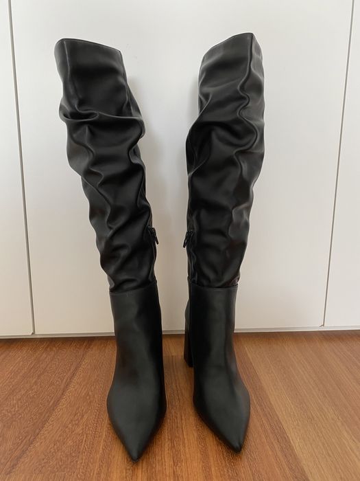 Botas knee high pretas Bershka