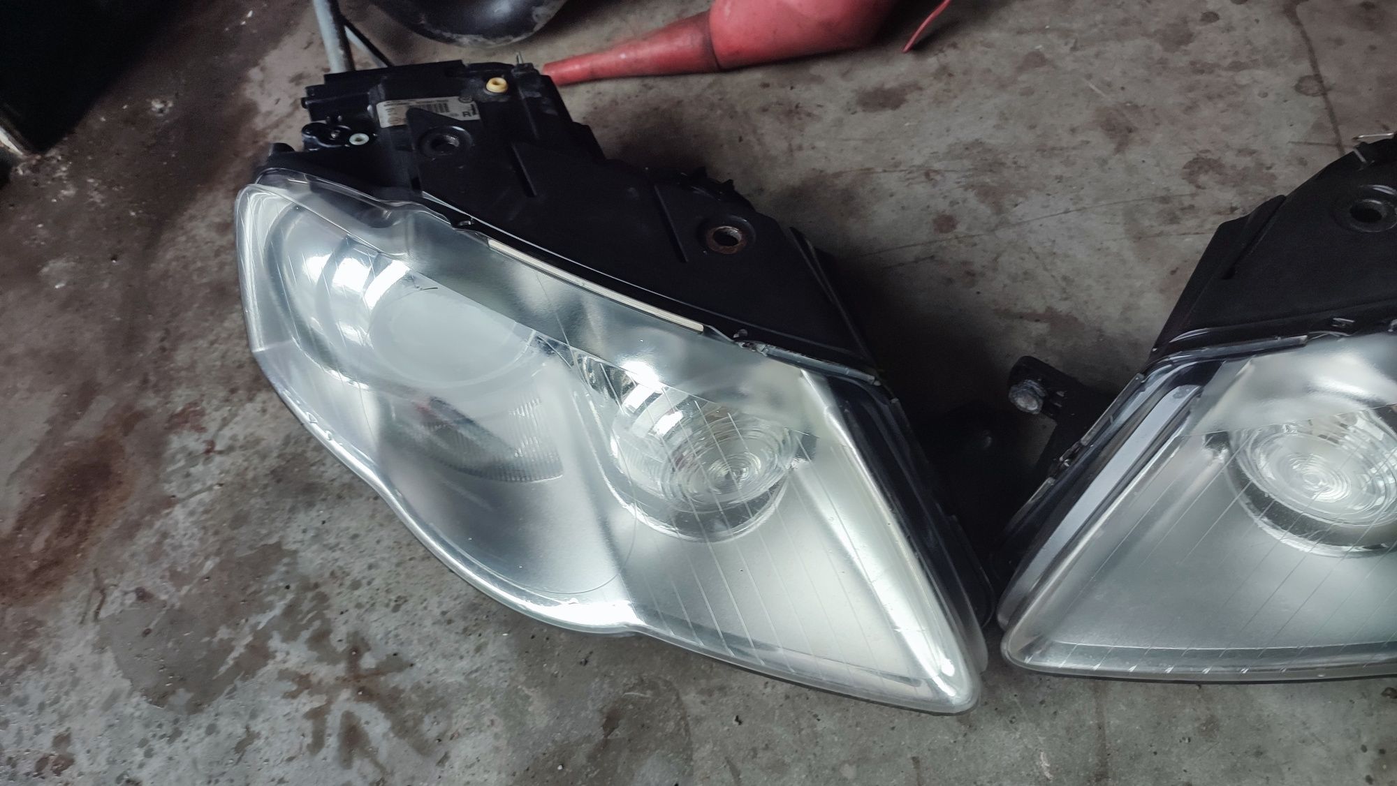 Reflektory Bi-Xenon Passat B6 kompletny Prawy  3C0.941.752D  EU.