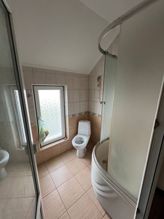 Продаю дом, который строили для себя- капитальный, все коммуникации!