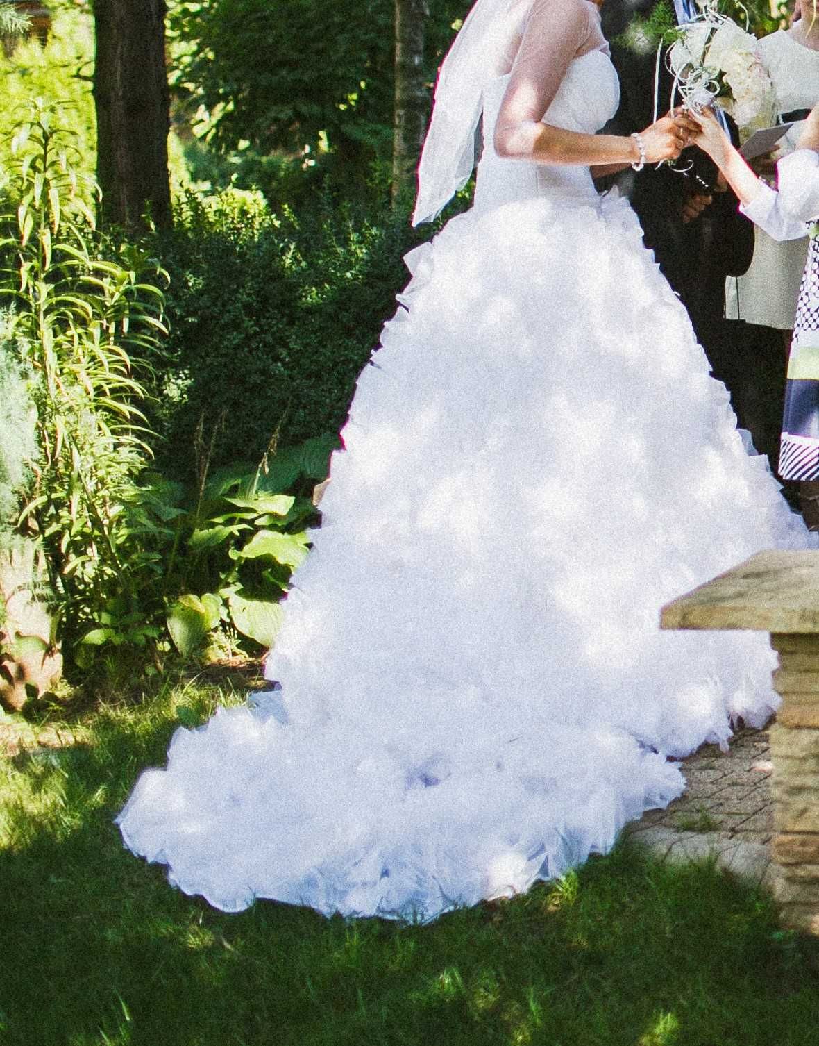 Suknia Ślubna z trenem