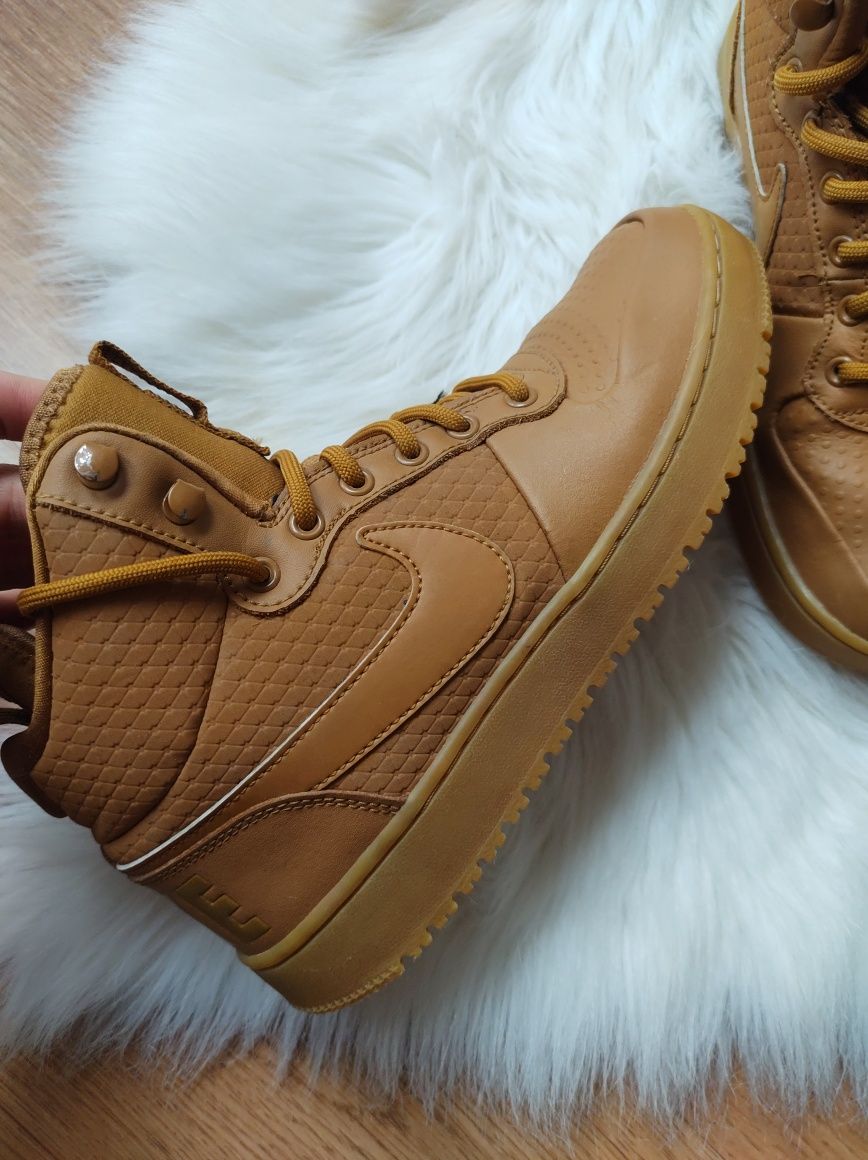 Nike rozmiar 40 Court Borough MID WINTER