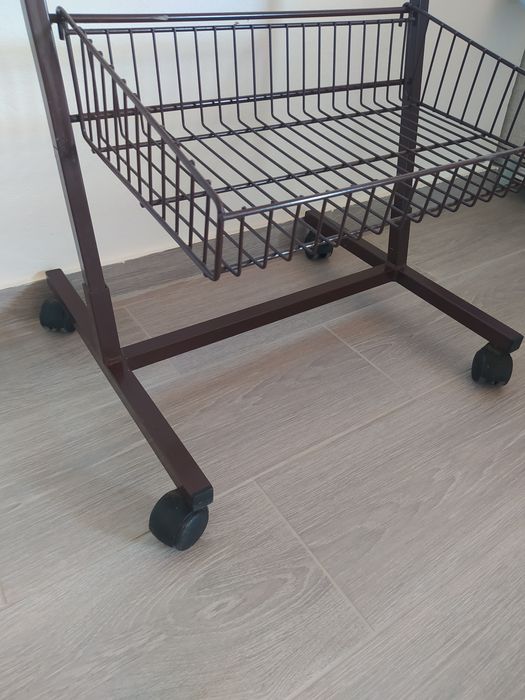 Expositor, prateleiras para loja, supermercado, atelier .
Em bom e