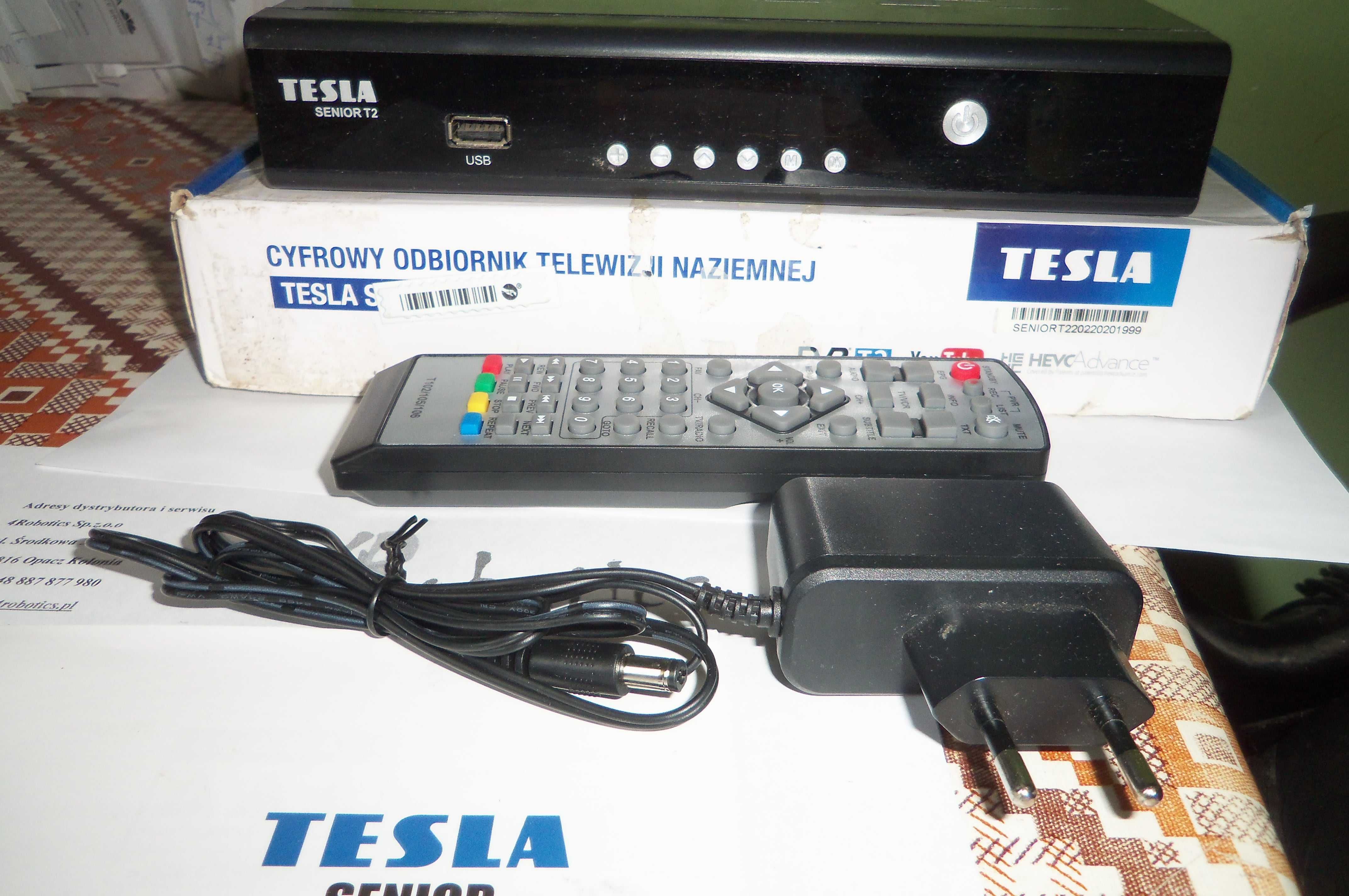 Dekoder do telewizji naziemnej Tesla Senior, DVB-T2 H.265, pilot.
