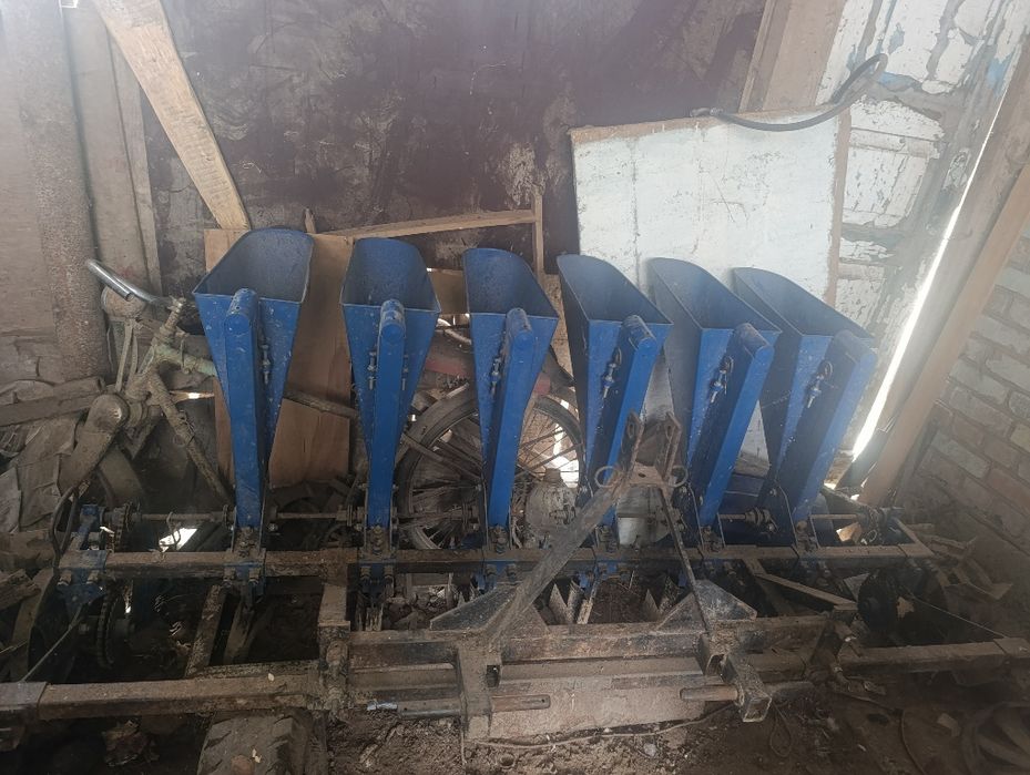 Саджалка для часнику та цибулі