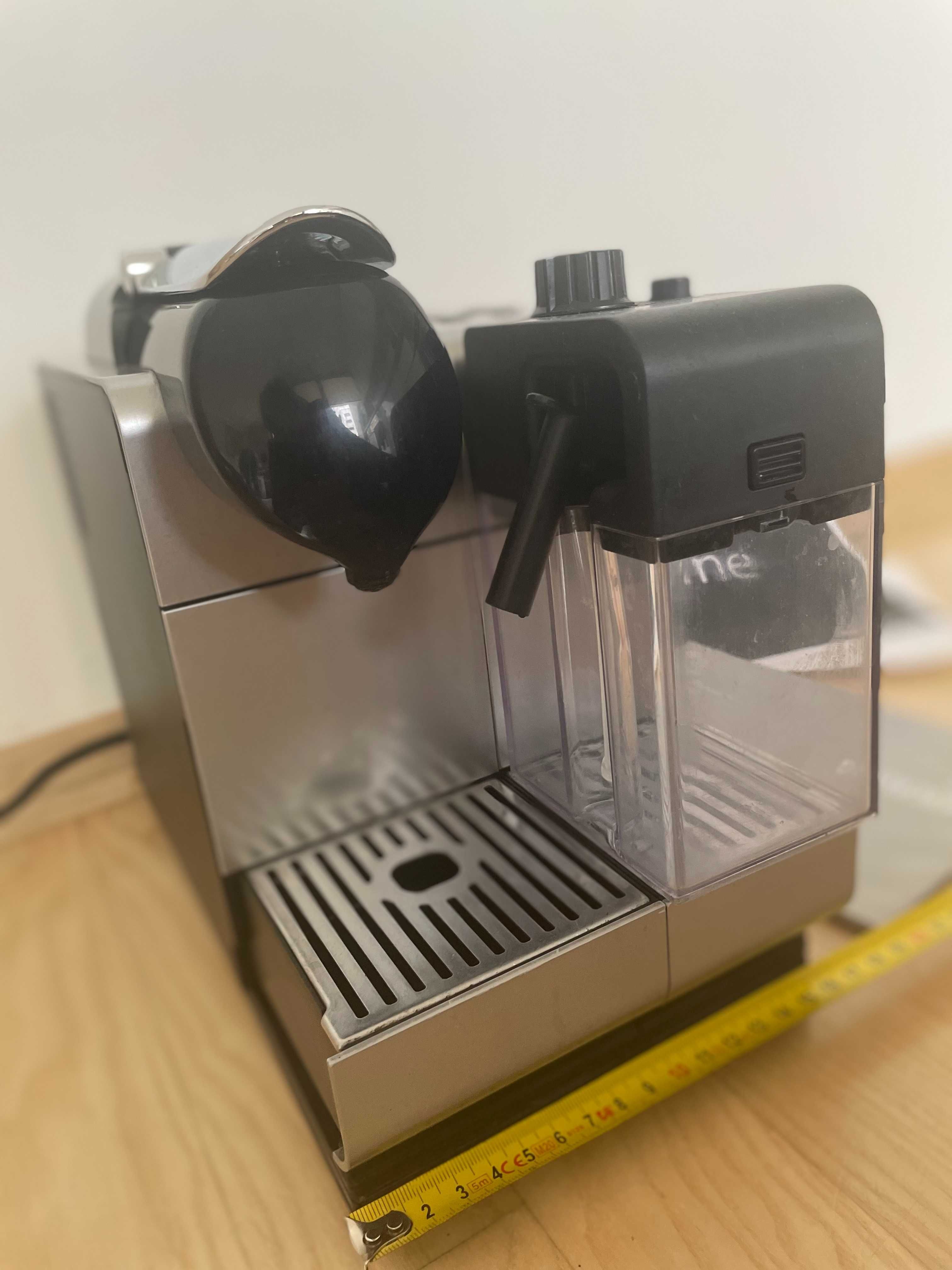 Ekspres do kawy kapsułkowy DeLonghi