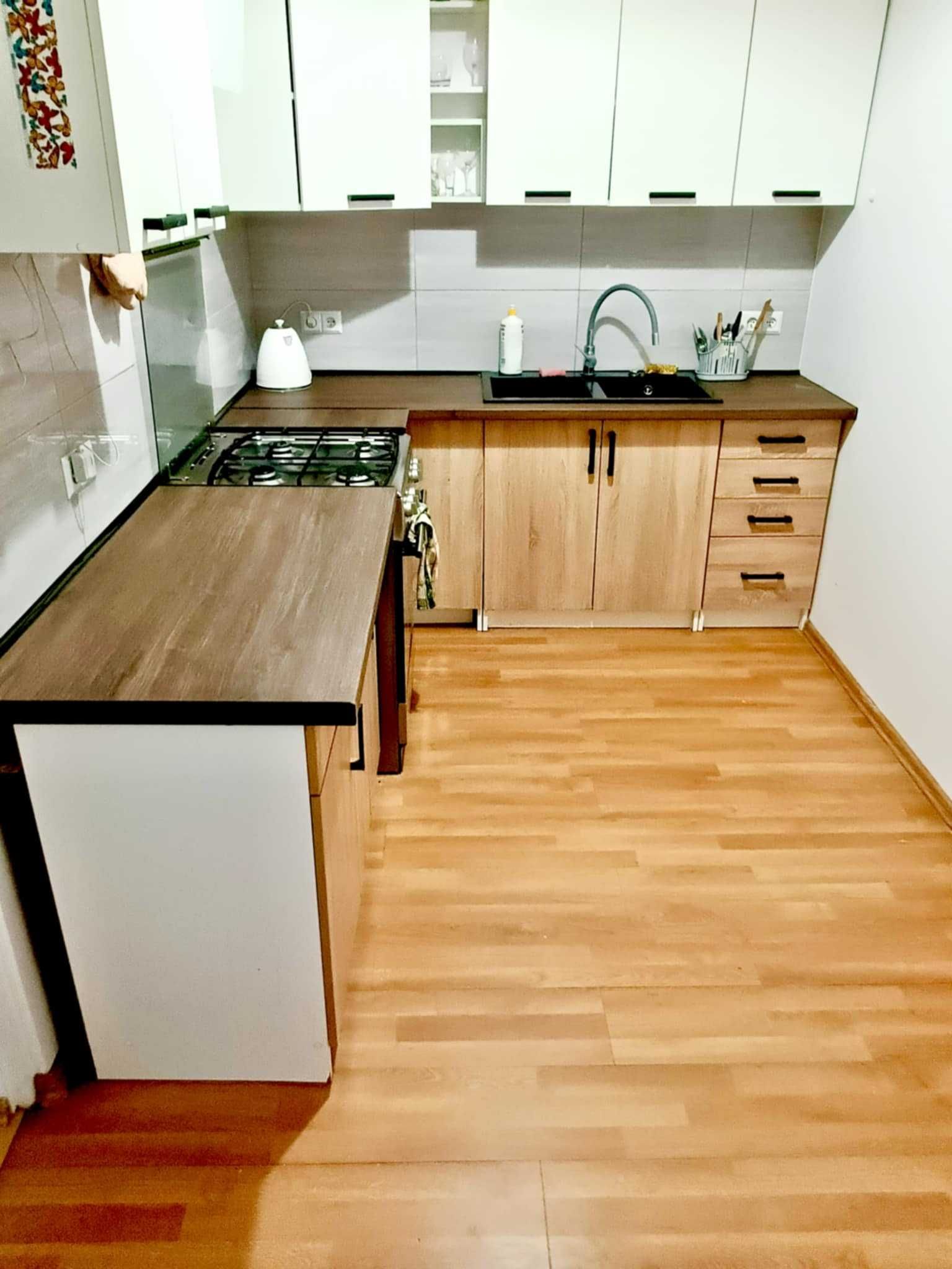 Wynajem pokój w centrum miasta, obok manekina