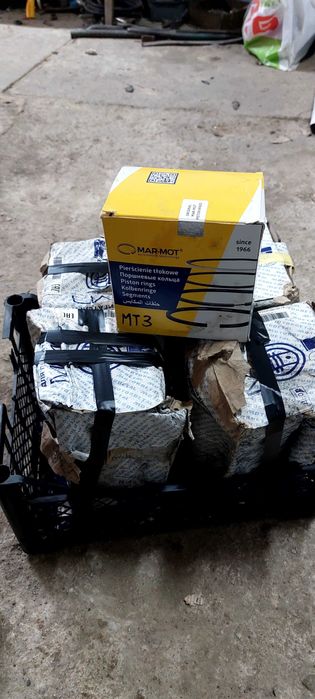 Поршнєва група д240