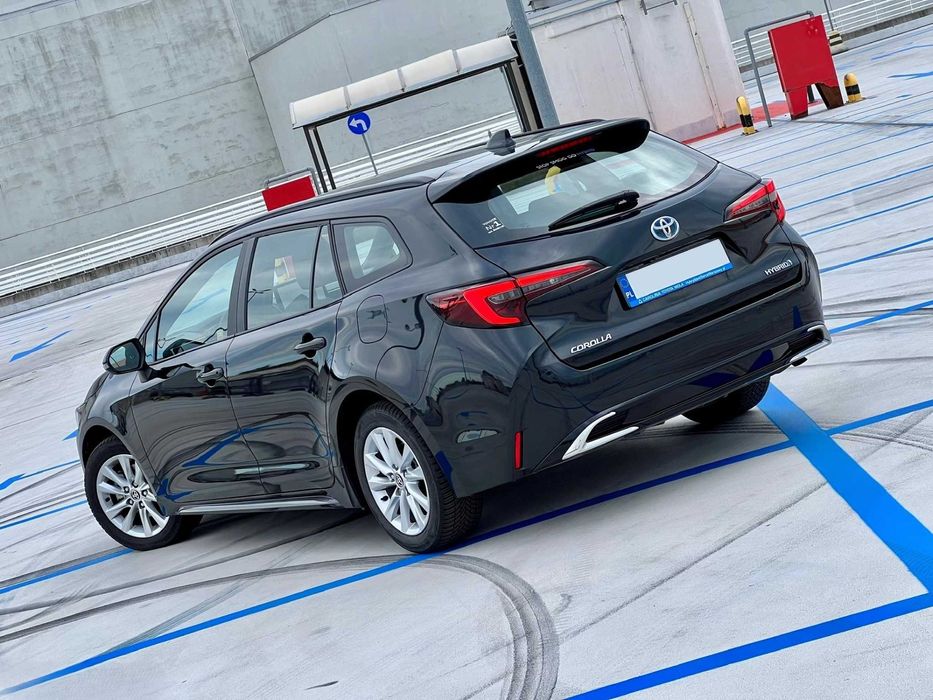 Wynajem TOYOTA COROLLA 2023 1.8 hybryda | Wypożyczalnia aut Kielce