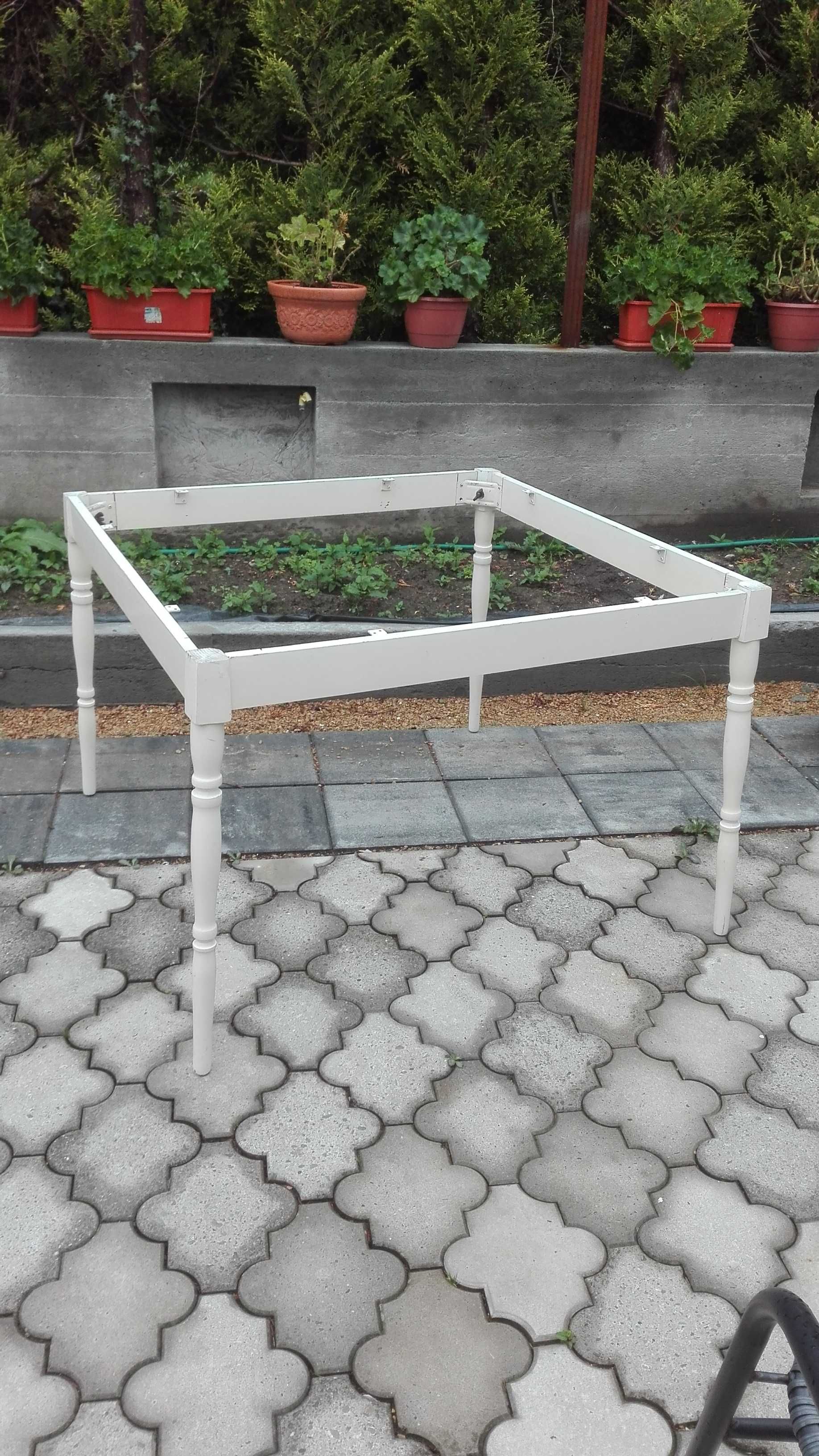 Krzesła, stół, stolik z czasów PRL