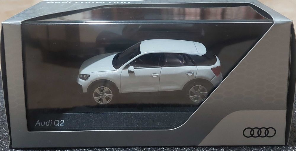 Carro Audi Q2 escala 1/43
