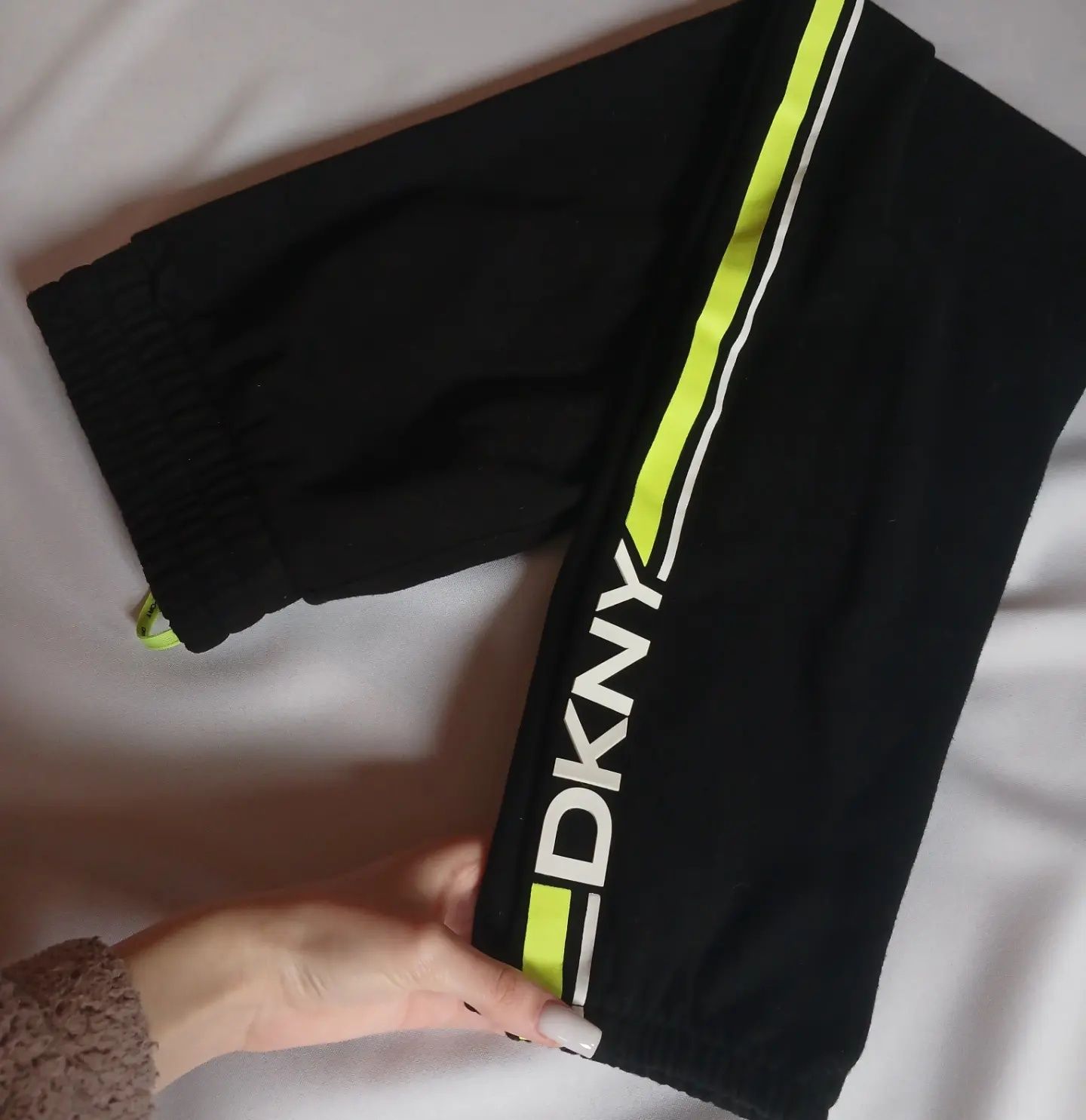 Продам спортивний костюм DKNY