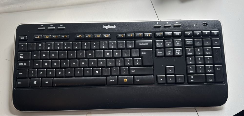 Zestaw klawiatura + myszka, bezprzewodowe  MK520 ADVANCED
