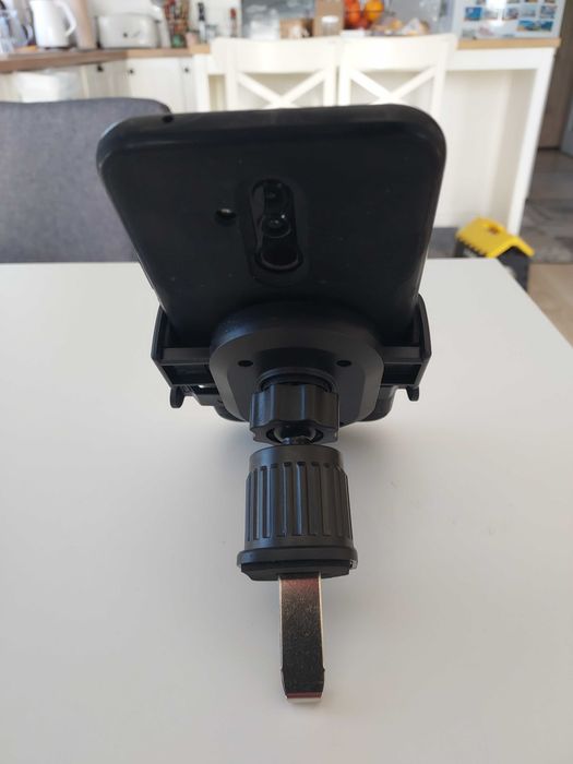 Uniwersalny uchwyt samochodowy na telefon do nawiewu – pewny chwyt