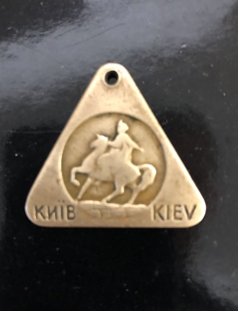 Продам різні брелки
