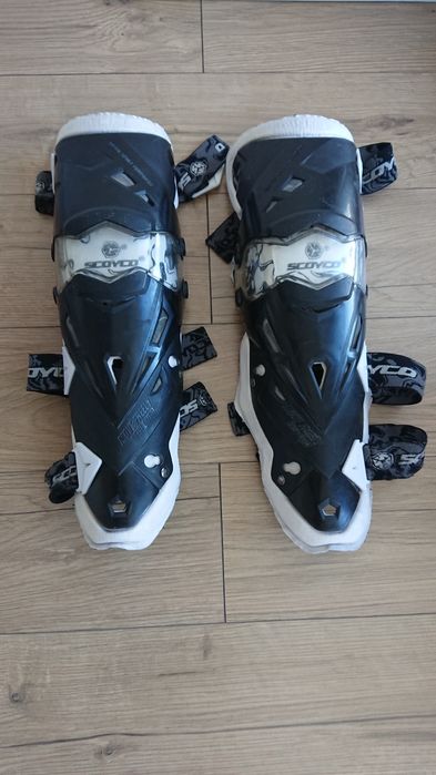 Мотонаколінники Scoyco