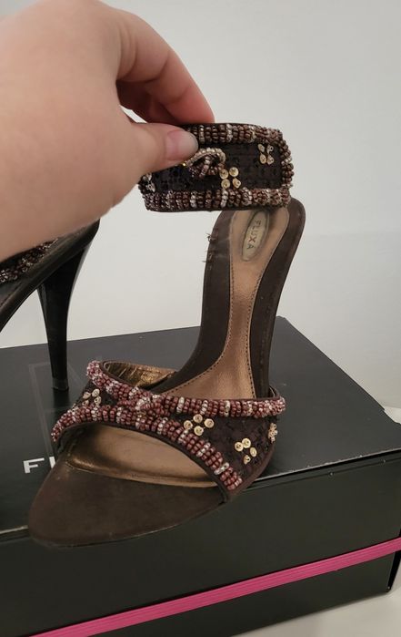 Sandálias castanhas Fluxá