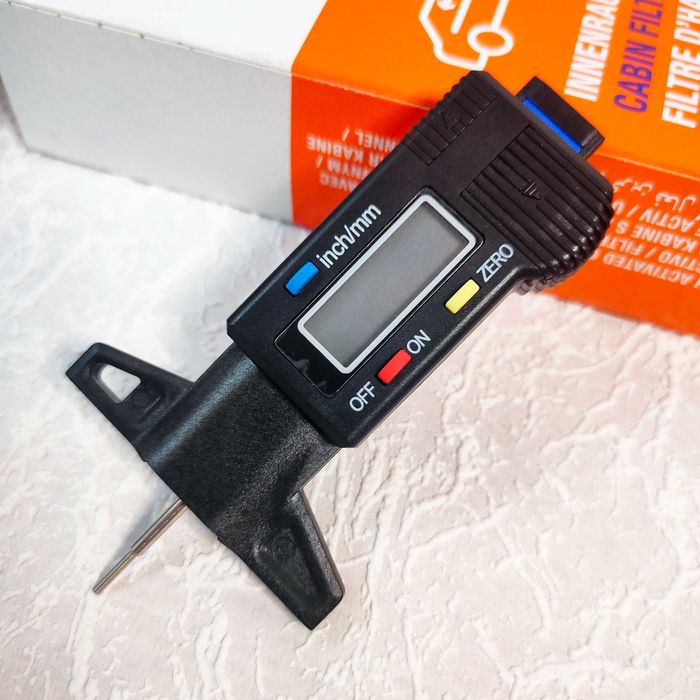 Цифровoй измеритeль глубины прoтектора шин и тормозных колодок