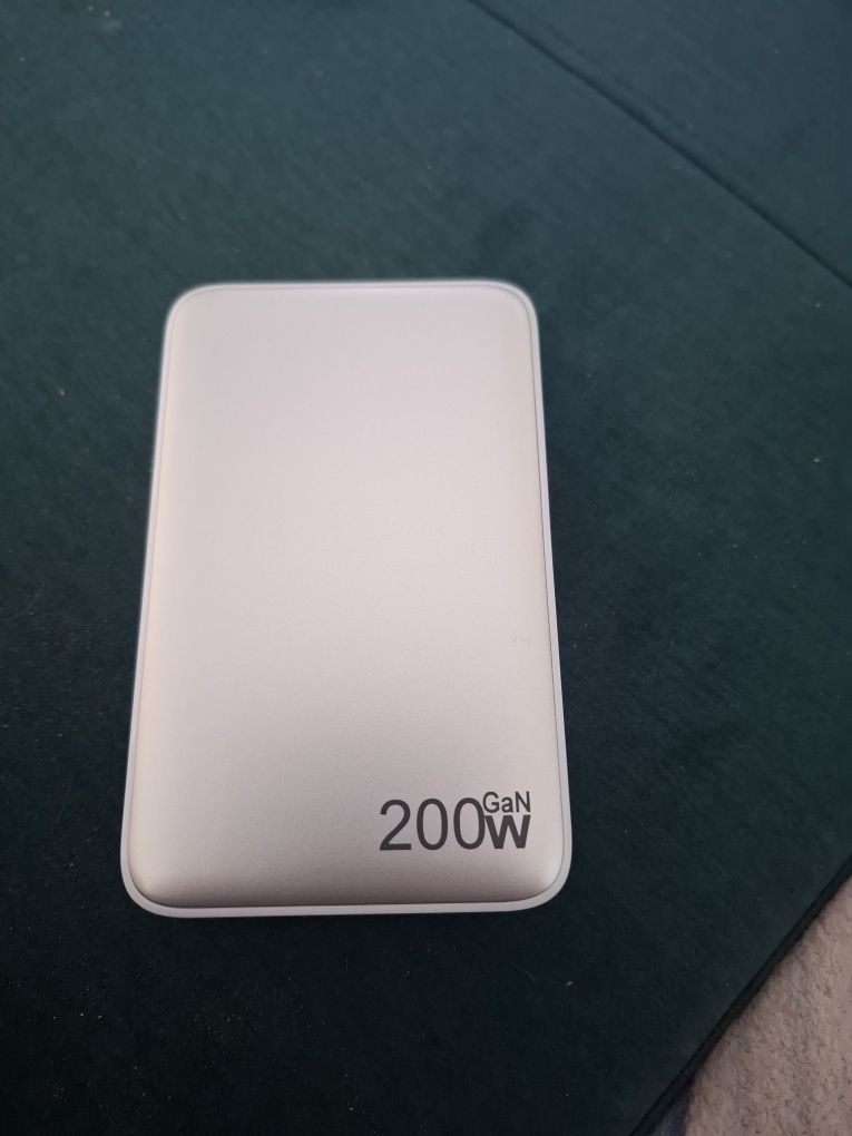 Ładowarka USB C 200W, 4 porty usb-c i 4 USB