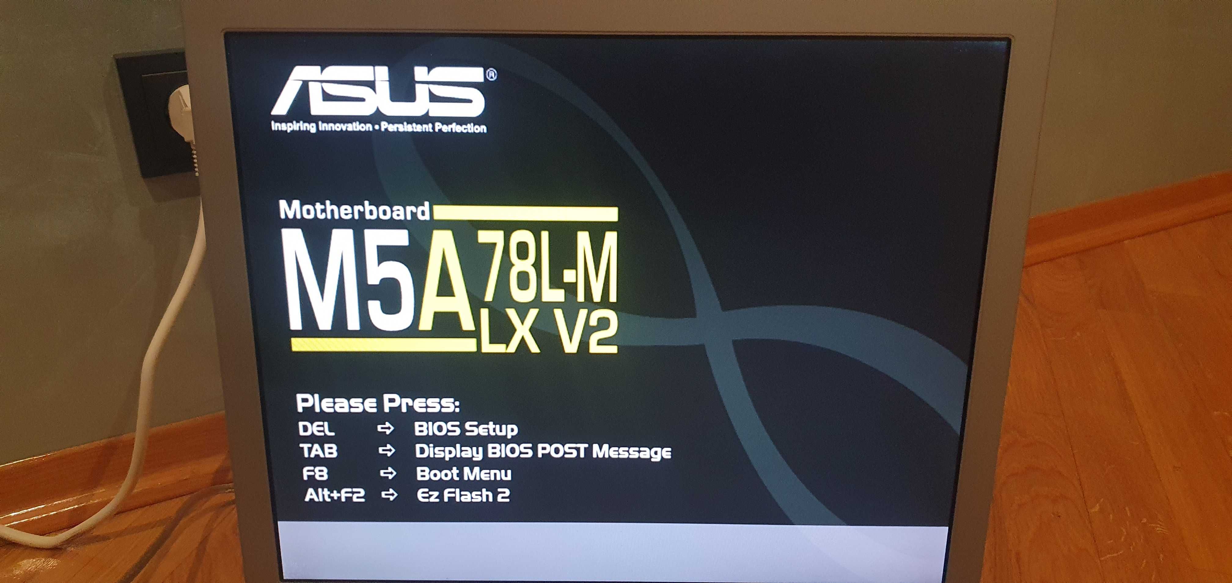 Komputer z monitorem MSI MAG Asus 78L-M , Nvidia GT 520 , AMD FX4100