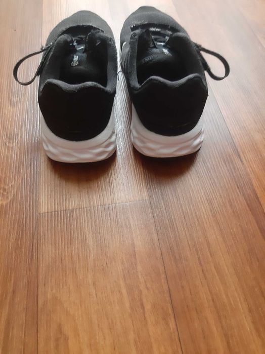 кроссовки NIKE р.30.5 в идеальном состоянии