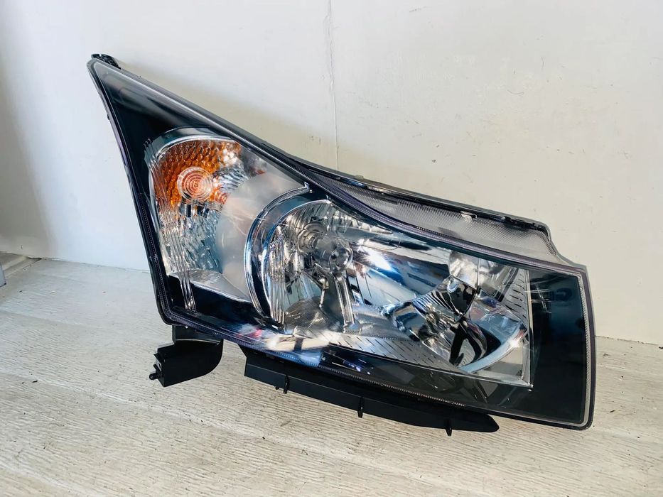 Farol Direito Chevrolet Cruze - 2009 / 2023