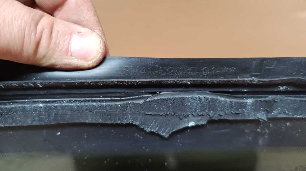 Szyba karoseryjna lewy tył FORD KUGA MK1